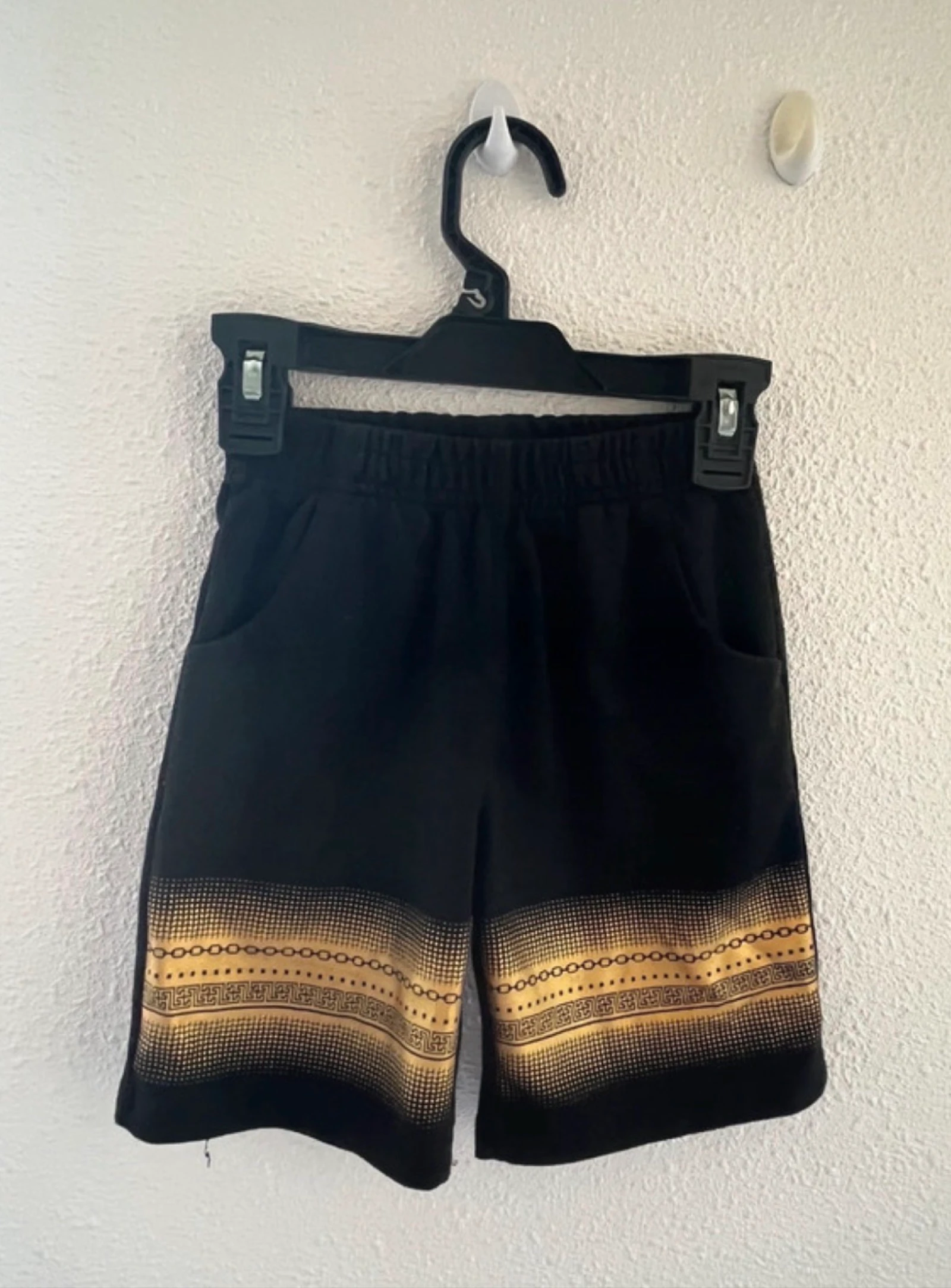 Short noir doré taille 4 ans 